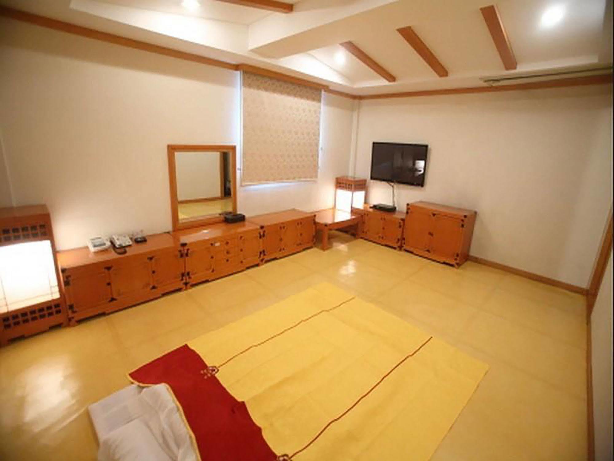 Suncheon Royal Tourist Hotel Buitenkant foto